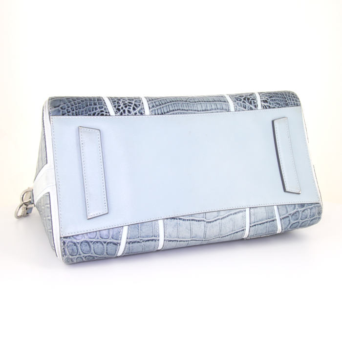 Borsa Givenchy Antigona modello medio in pelle blu simil coccodrillo e camoscio blu - Detail D5