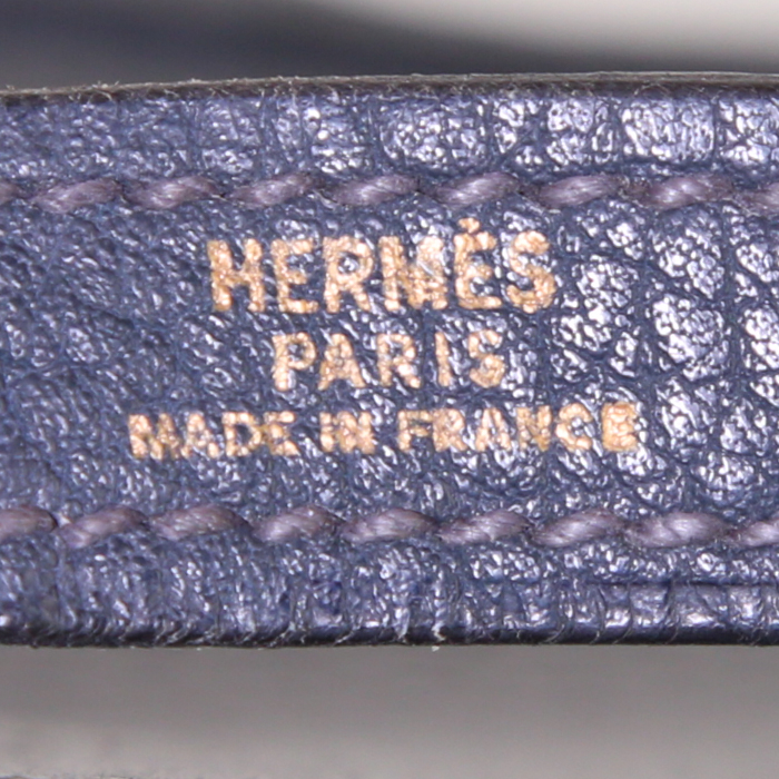 Hermès Trim bag worn on the shoulder or carried in the hand in navy blue togo leather - Detail D3