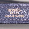Bolso para llevar al hombro o en la mano Hermès Trim en cuero togo azul marino - Detail D3 thumbnail