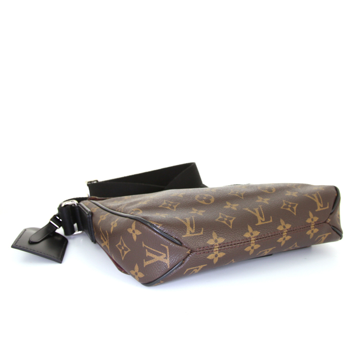 Bolso bandolera Louis Vuitton Messenger en lona Monogram marrón y cuero negro - Detail D4
