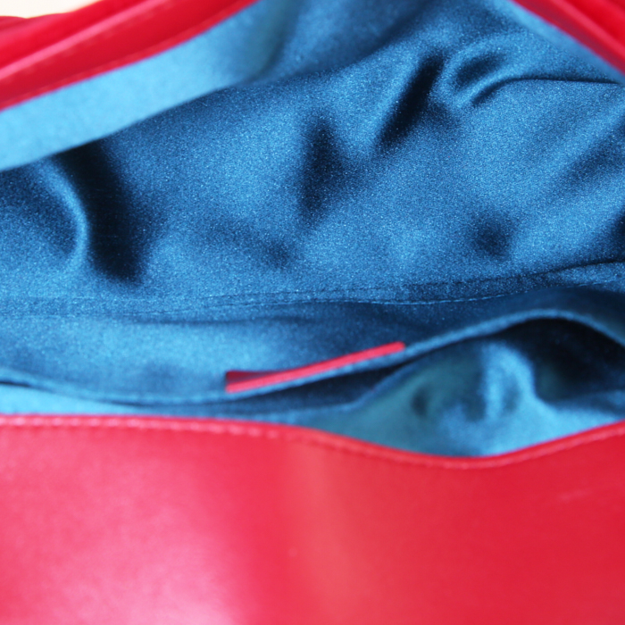 Borsa a tracolla Gucci GG Marmont mini in velluto rosso e pelle rossa - Detail D3