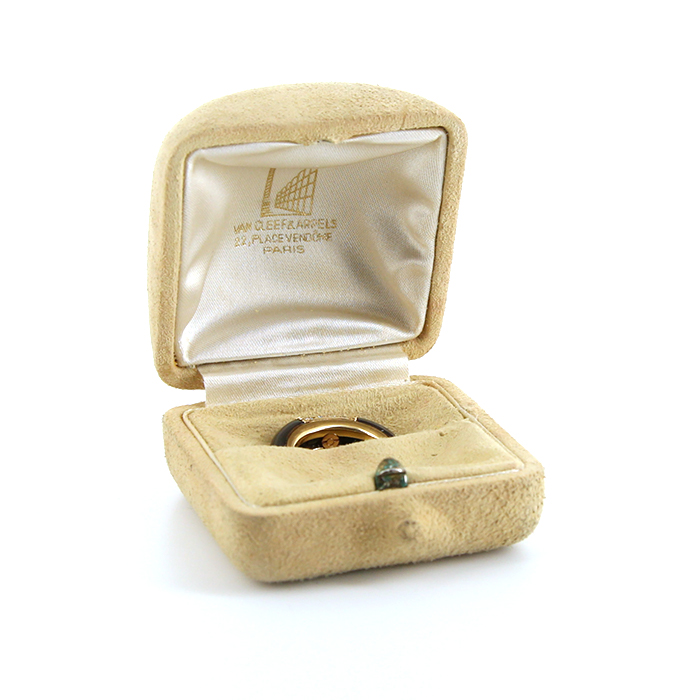 Bague époque années 70 Van Cleef & Arpels Philippine en or jaune,  onyx et diamants - Detail D2