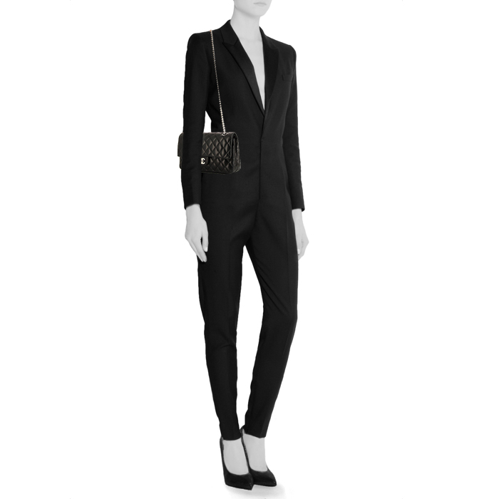 Chanel Timeless Classic shoulder bag in black quilted leather - Detail D2