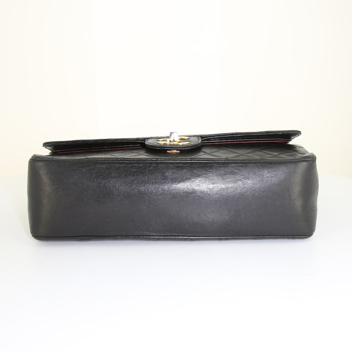 Chanel Timeless handbag in black quilted leather - Detail D5