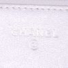 Borsa a tracolla Chanel Wallet on Chain in pelle trapuntata argentata con motivo forato - Detail D3 thumbnail