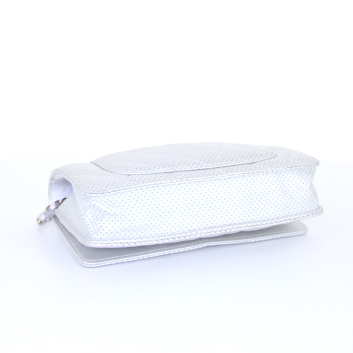 Chanel Wallet on Chain shoulder bag in silver quilted leather - Detail D4