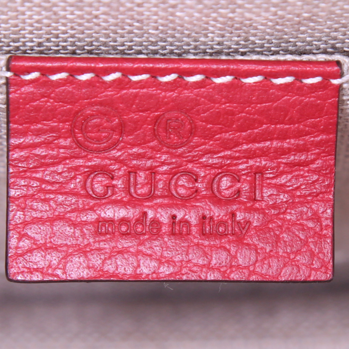 Gucci Interlocking G shoulder bag in red grained leather - Detail D3