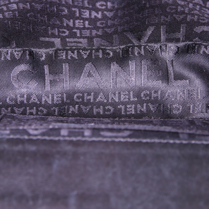 Sac bandoulière Chanel Camélia en cuir matelassé noir - Detail D2