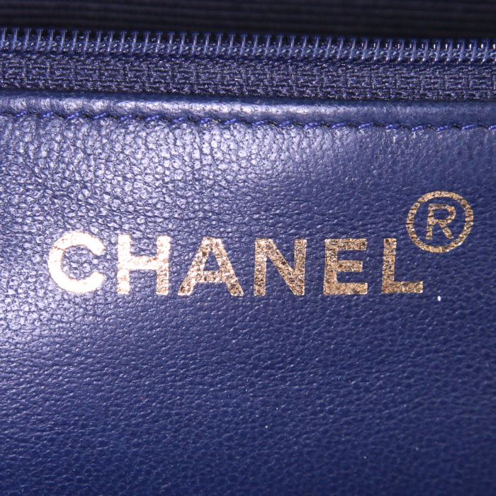 Chanel Vintage handbag in blue denim - Detail D3