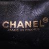 Bolso para llevar al hombro Chanel Vintage Shopping en charol negro - Detail D4 thumbnail