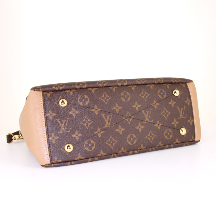 Bolso de mano Louis Vuitton Pallas modelo mediano en lona Monogram marrón y cuero beige - Detail D5