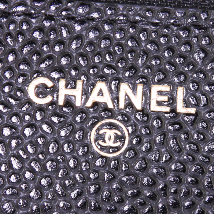 Bolsito de mano Chanel Wallet on Chain en cuero granulado acolchado negro - Detail D3
