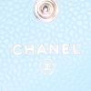 Portacarte  Chanel Boy Wallet in pelle martellata e trapuntata blu - Detail D2 thumbnail