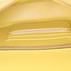 Borsa a tracolla Céline Trotteur modello piccolo in pelle martellata gialla - Detail D2 thumbnail