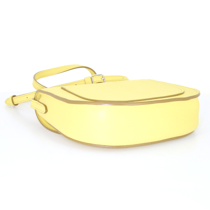 Céline Trotteur small model shoulder bag in yellow grained leather - Detail D4