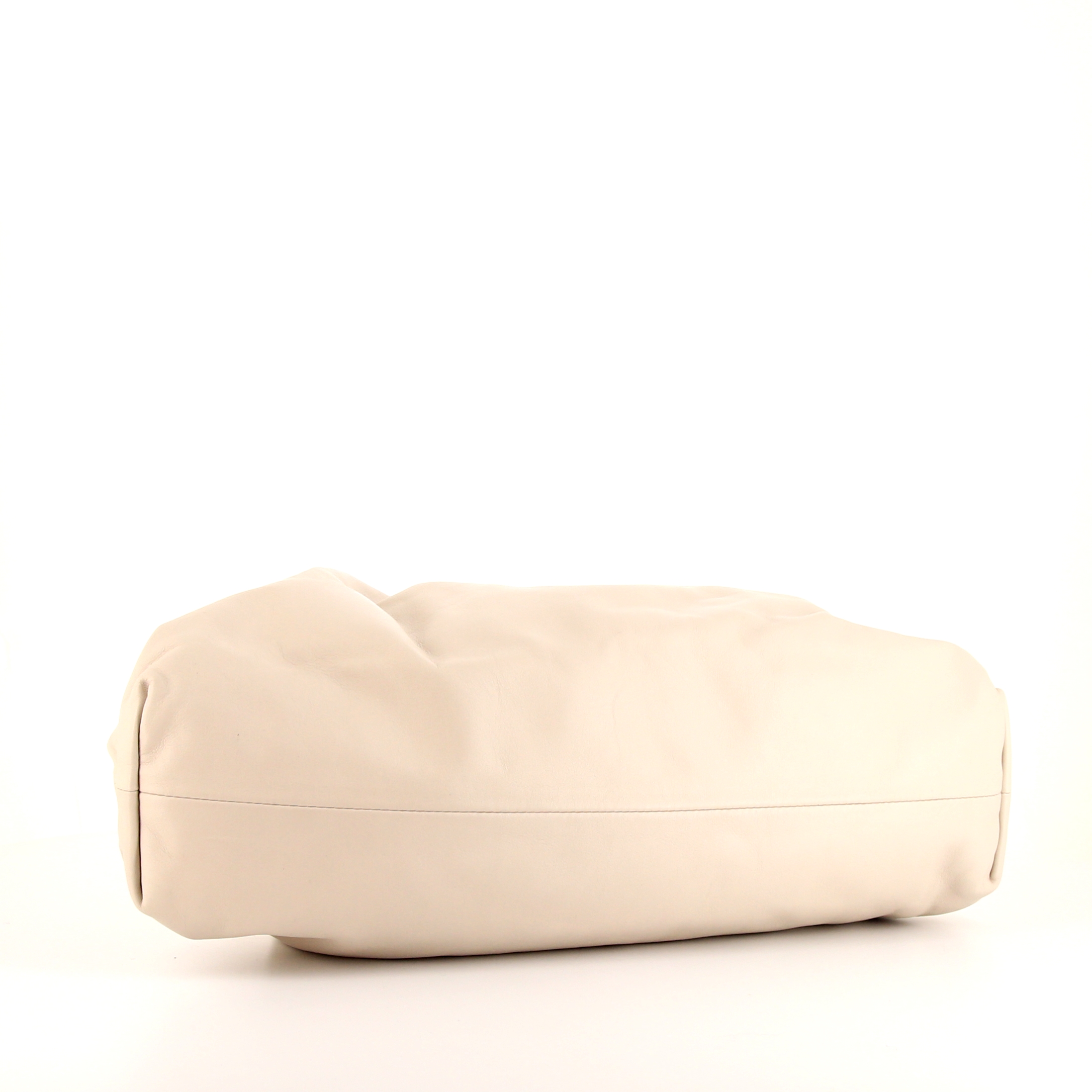 Pochette Bottega Veneta The Pouch in pelle liscia beige - Detail D4