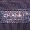 Borsa a tracolla Chanel Boy in pelle martellata e trapuntata nera con motivo a spina di pesce - Detail D4 thumbnail