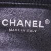 Clutch de noche Chanel en cuero acolchado negro - Detail D3 thumbnail