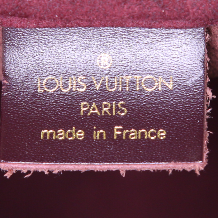 Sac de voyage Louis Vuitton Kendall en cuir taiga violet Raisin - Detail D4