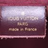 Sac de voyage Louis Vuitton Kendall en cuir taiga violet Raisin - Detail D4 thumbnail
