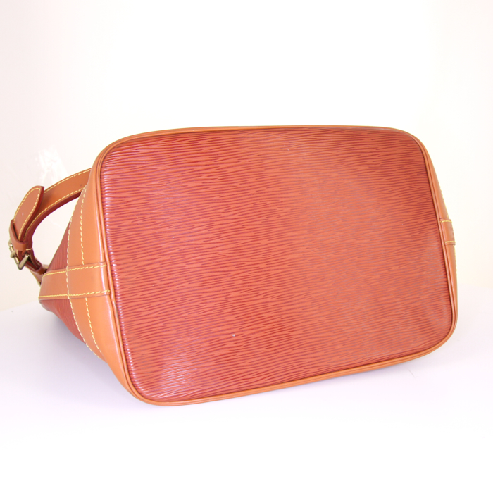 Louis Vuitton grand Noé large model shopping bag in cognac and brown epi leather - Detail D4