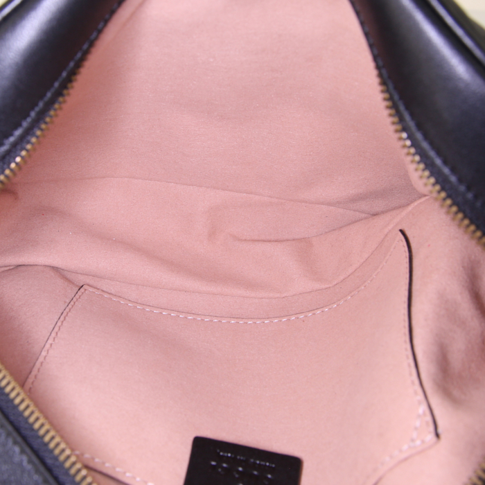 Borsa a tracolla Gucci GG Marmont modello piccolo in pelle trapuntata nera con decori geometrici - Detail D2