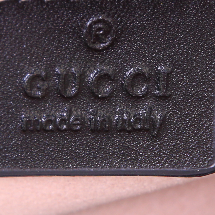 Bolso bandolera Gucci GG Marmont modelo pequeño en cuero acolchado negro - Detail D3