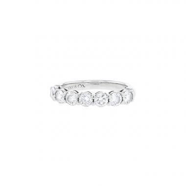 Sortija Tiffany 
Co Embrace en platino y diamantes