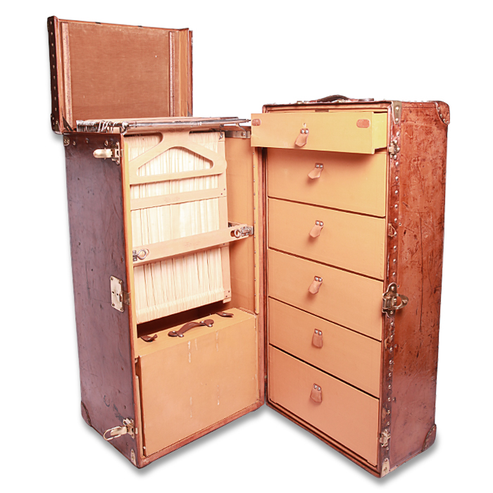 Louis Vuitton Wardrobe trunk in natural leather - Detail D1