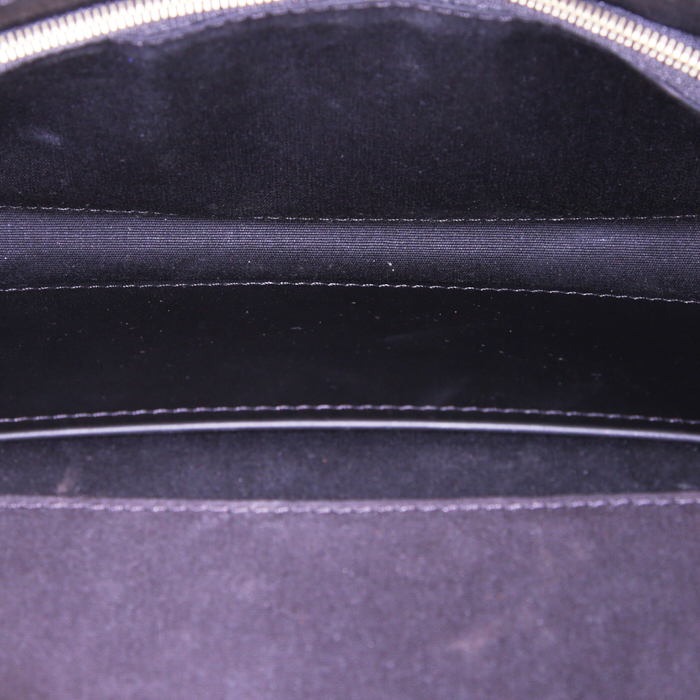 Pochette Louis Vuitton Louise en cuir verni noir - Detail D2