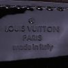 Pochette Louis Vuitton Louise in pelle verniciata nera - Detail D3 thumbnail