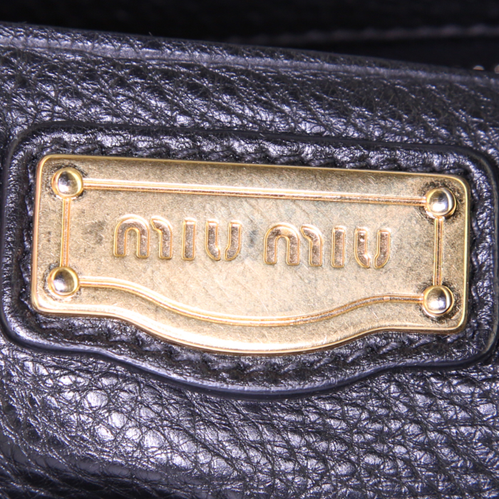 Bolso Cabás Miu Miu en cuero granulado negro - Detail D4