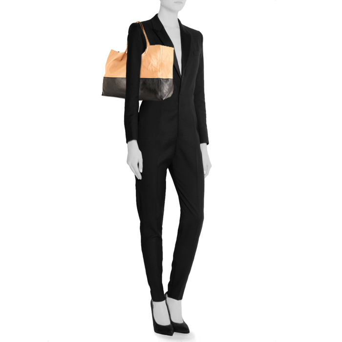 Celine Cabas shopping bag in black and beige leather - Detail D1