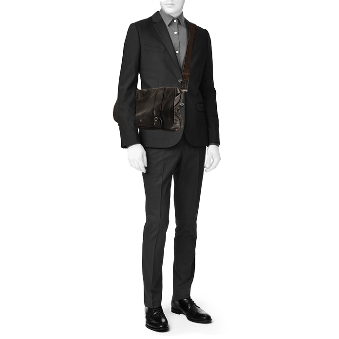 Burberry Messenger shoulder bag in brown grained leather - Detail D1
