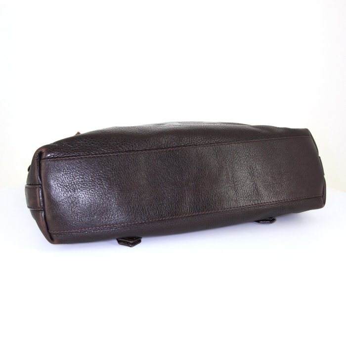 Burberry Messenger shoulder bag in brown grained leather - Detail D4