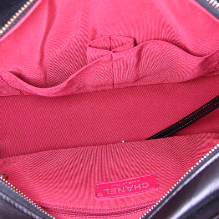 Sac bandoulière Chanel Gabrielle  en cuir matelassé chevrons noir - Detail D3