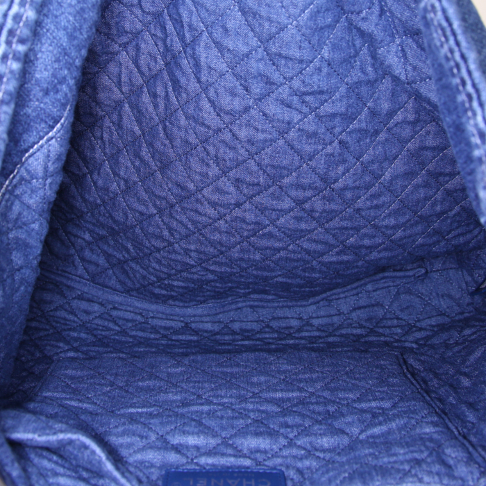 Sac cabas Chanel Grand Shopping en toile denim bleu-jean - Detail D2