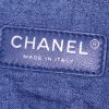 Sac cabas Chanel Grand Shopping en toile denim bleu-jean - Detail D3 thumbnail