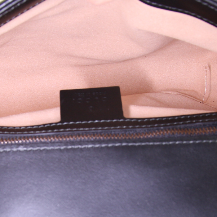 Sac bandoulière Gucci GG Marmont petit modèle en cuir matelassé noir - Detail D3