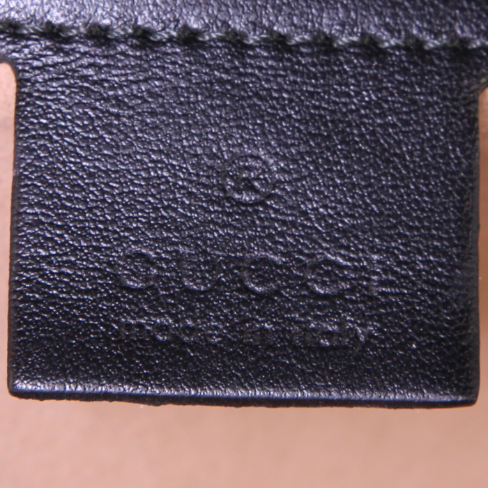 Sac bandoulière Gucci GG Marmont petit modèle en cuir matelassé noir - Detail D4