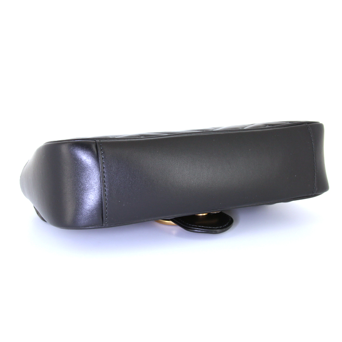 Borsa a tracolla Gucci GG Marmont modello piccolo in pelle trapuntata nera con decori geometrici - Detail D5