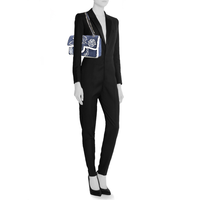 Borsa Chanel Timeless Maxi Jumbo in denim blu con motivo undefined - Detail D1