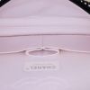 Bolso de mano Chanel Timeless en tweed bicolor negro y blanco - Detail D3 thumbnail