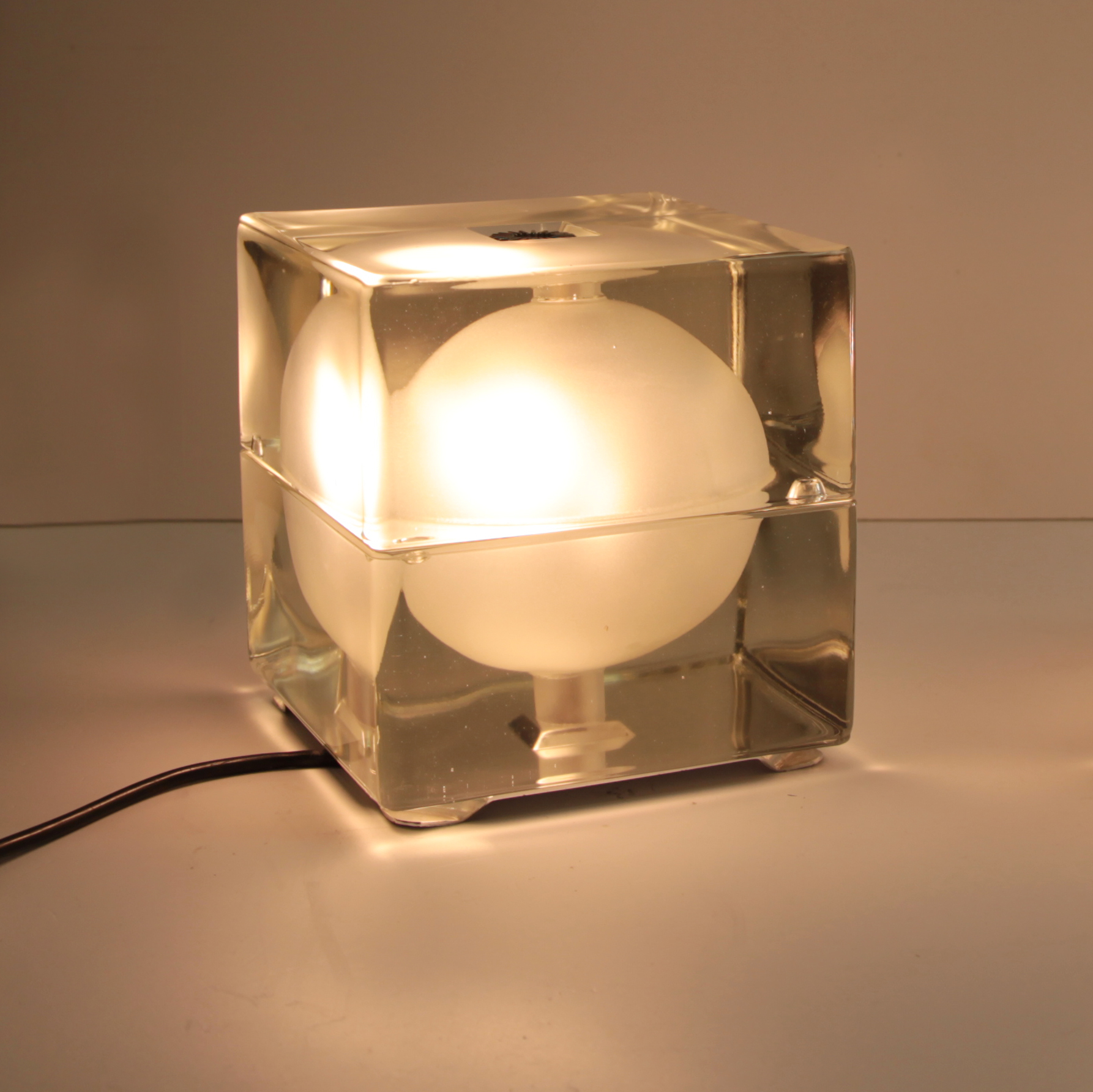 Alessandro Mendini, "Cubosfera" lamp, in Murano glass and metal, Fidenza vetraria edition, from 1968 - Detail D1