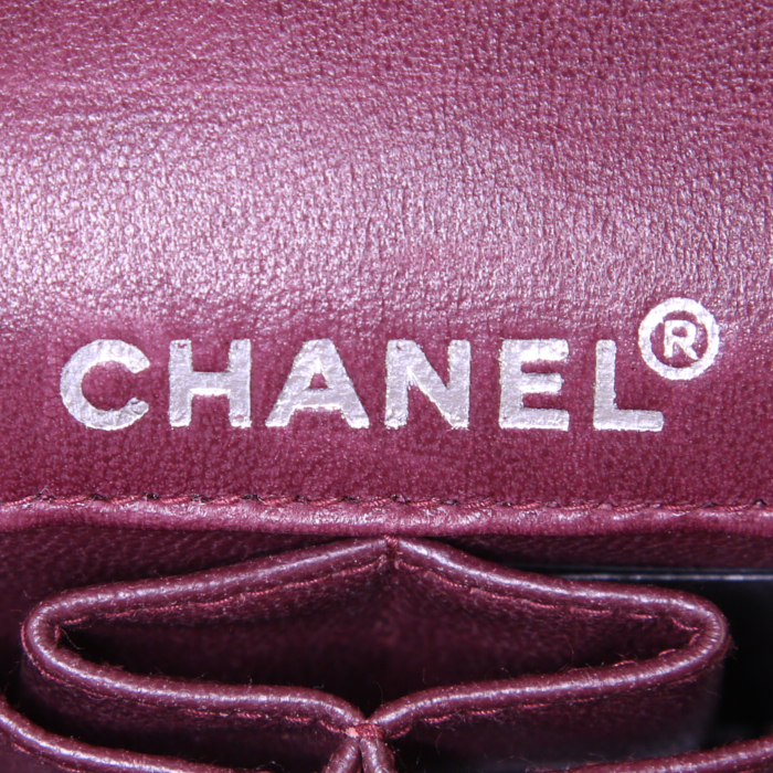 Bolso para llevar al hombro o en la mano Chanel East West en tweed color burdeos, marrón y azul - Detail D3