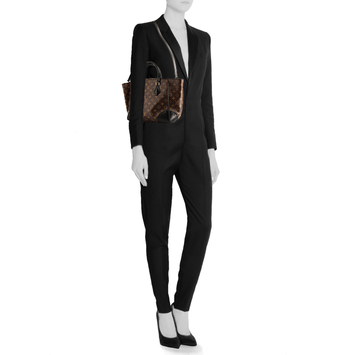 Louis Vuitton Phenix medium model handbag in brown monogram canvas and black leather - Detail D2
