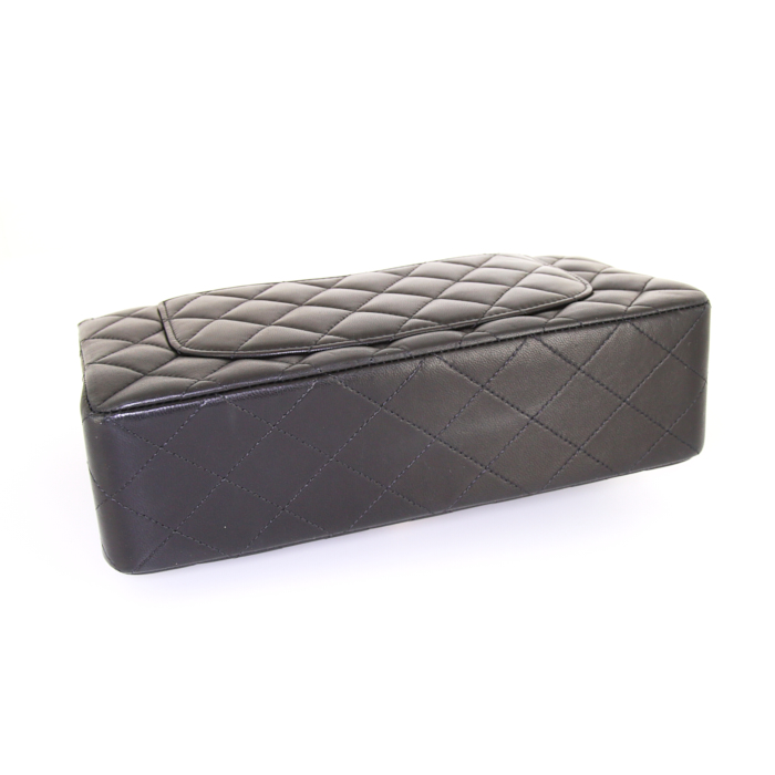Sac à main Chanel Timeless en cuir matelassé noir - Detail D5