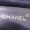 Bolso de mano Chanel Coco Handle en cuero granulado acolchado negro - Detail D3 thumbnail