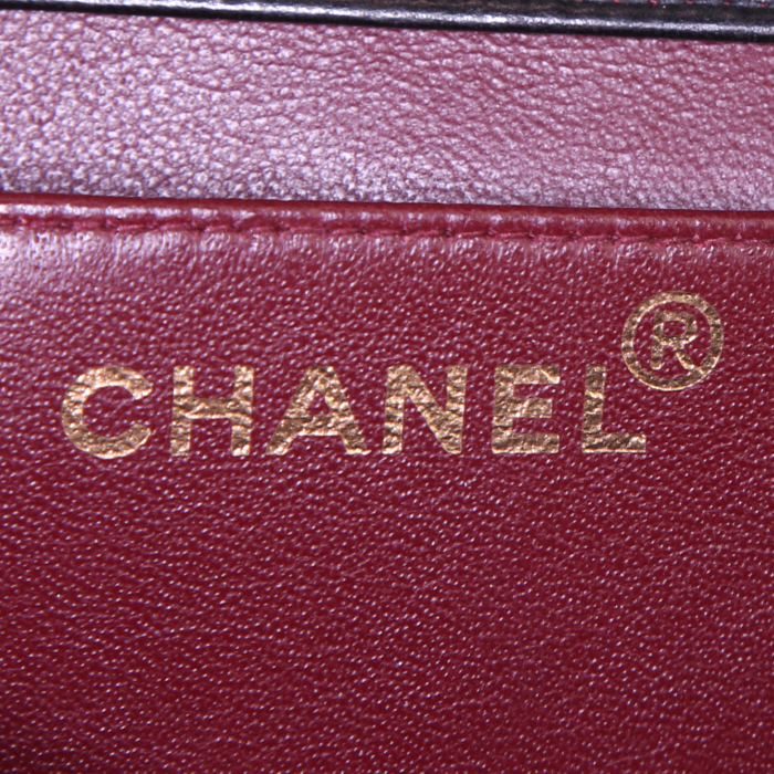 Chanel Mademoiselle shoulder bag in black quilted leather - Detail D3
