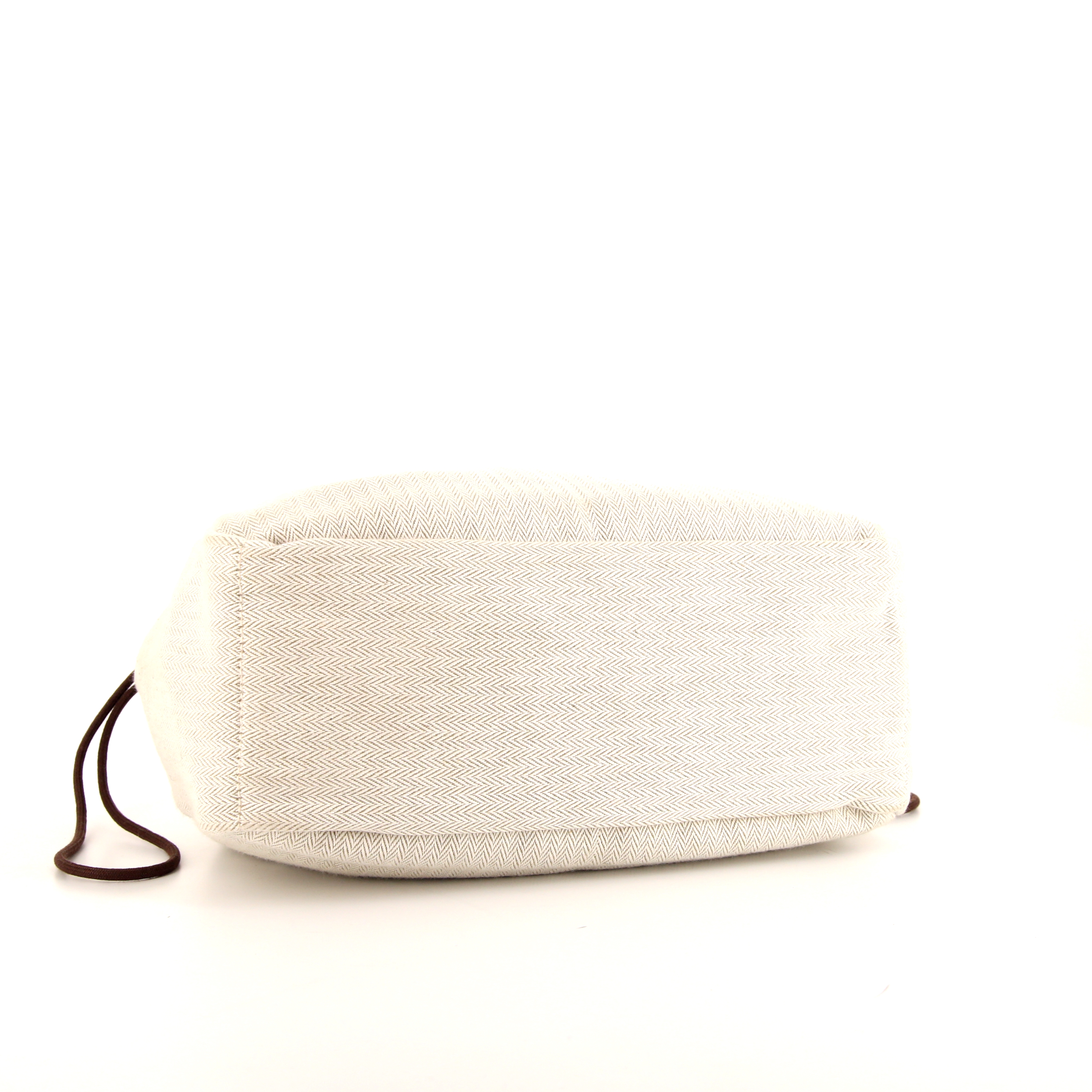 Bolsito de mano Hermes en lona beige y cuero Barenia marrón - Detail D3